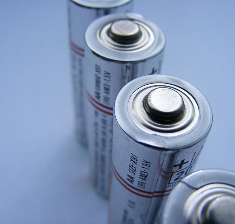 batteries-87535_1280_1.jpg